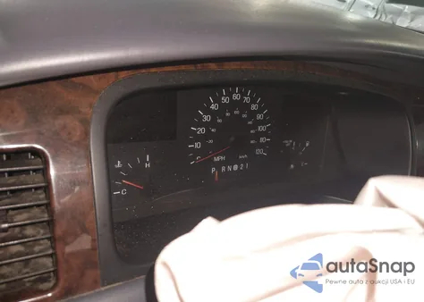 1998 Lincoln Town Car Signature из США, поврежденный, VIN 1LNFM82W8WY716830